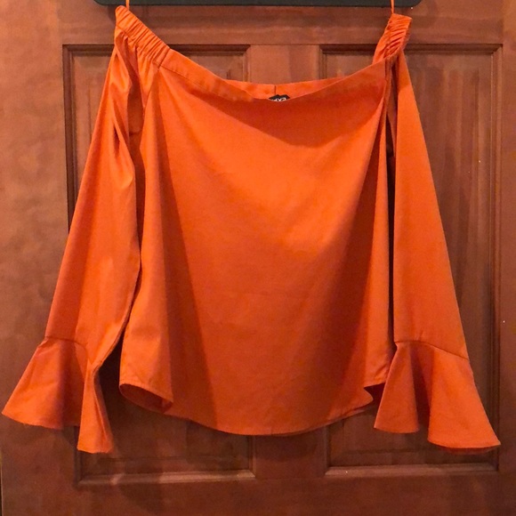 Express Off The Shoulder Blouse - Picture 3 of 8